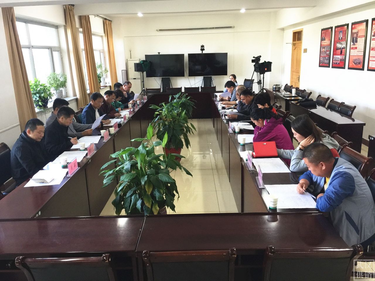 1与博乐市政府座谈_副本