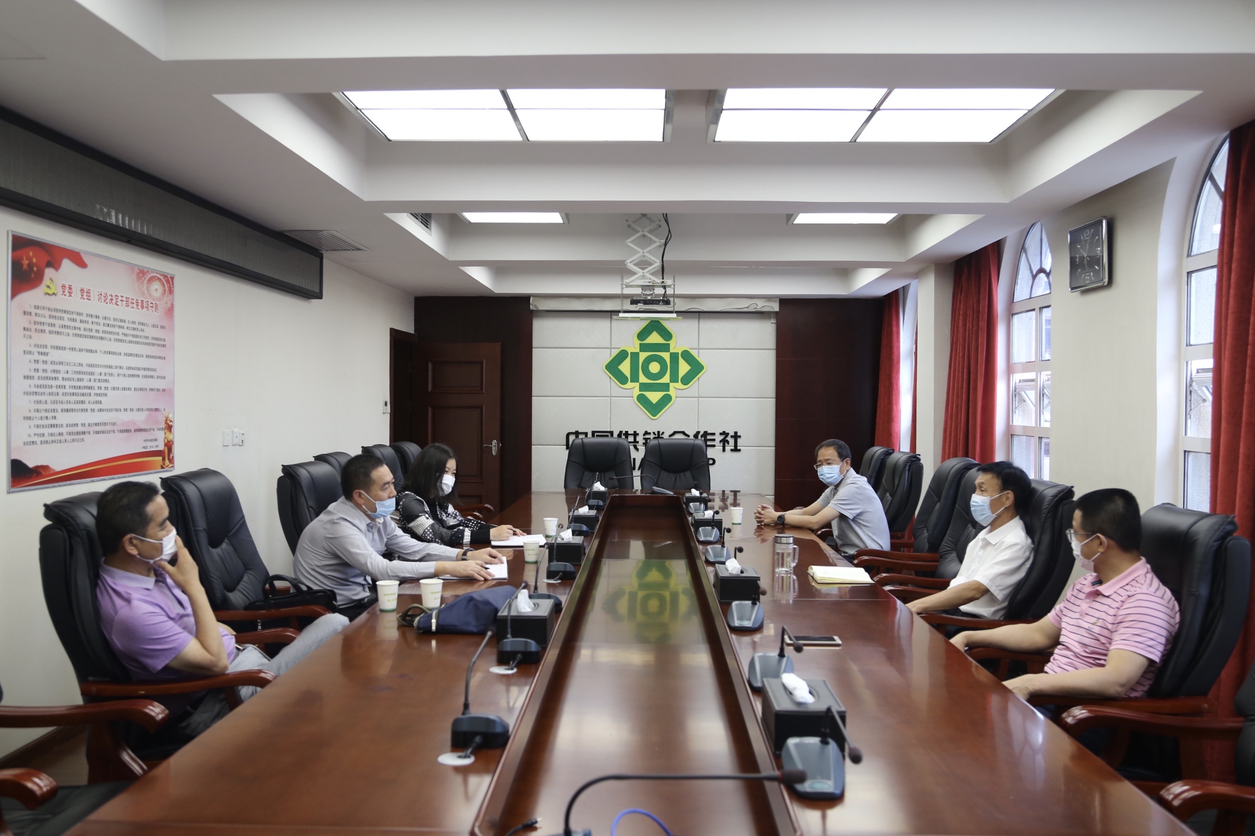 新洲区供销社新任负责人李金发到市社汇报工作1