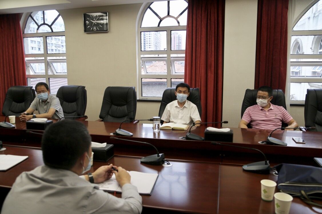 新洲区供销社新任负责人李金发到市社汇报工作2