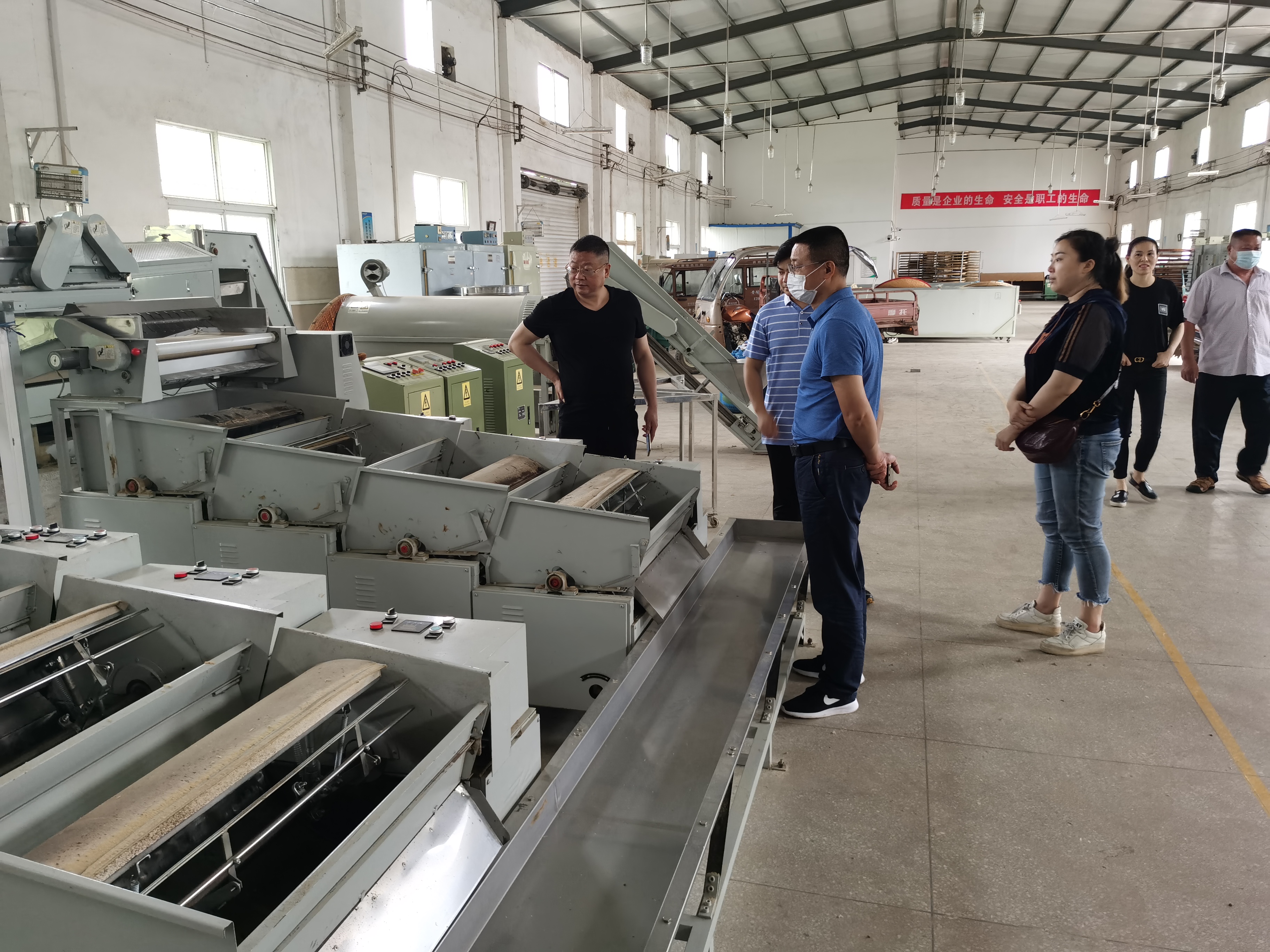 市社副书记张家才前往黄陂云雾山生态农业观光园和新洲凤凰镇宏博泰茶厂调研4