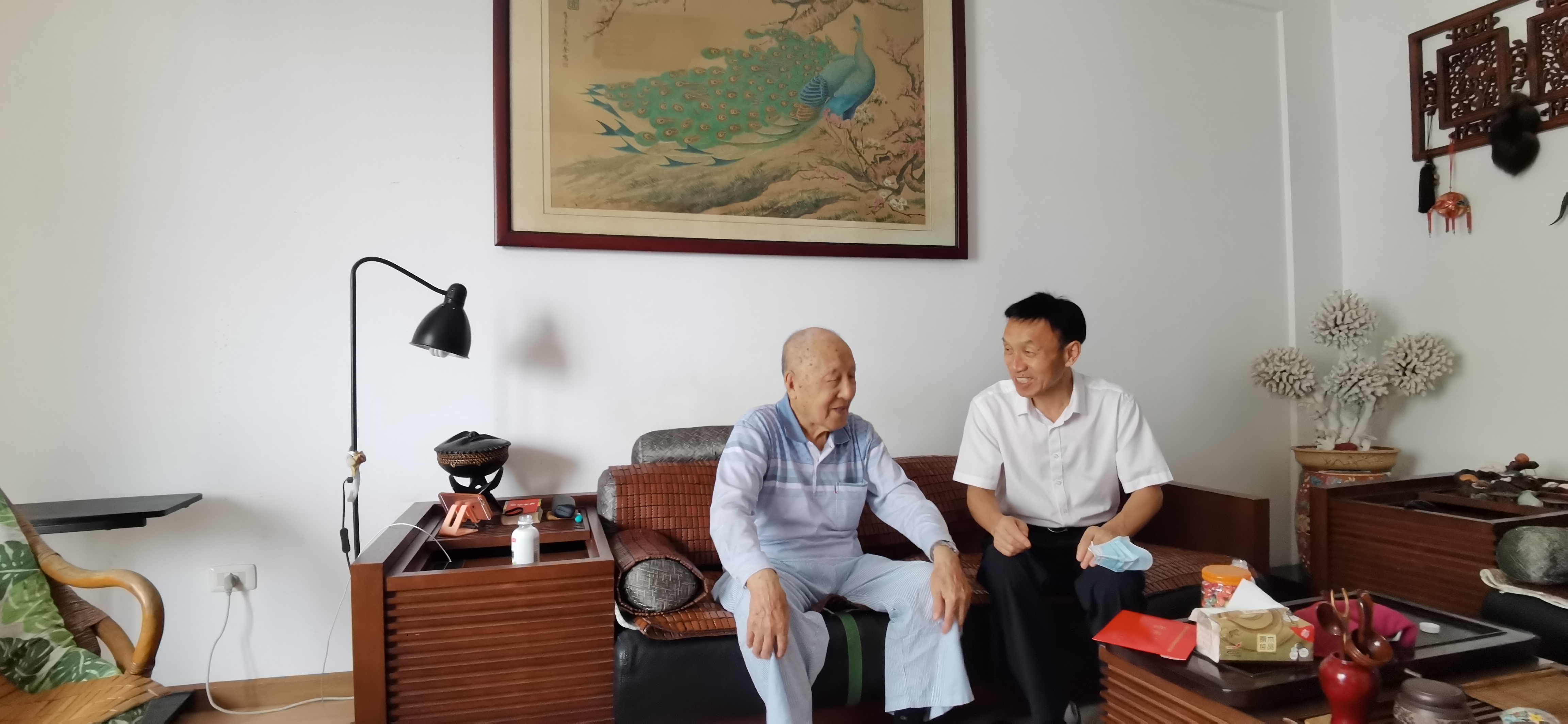 市供销社党委书记、主任高福宝走访慰问抗战老同志1