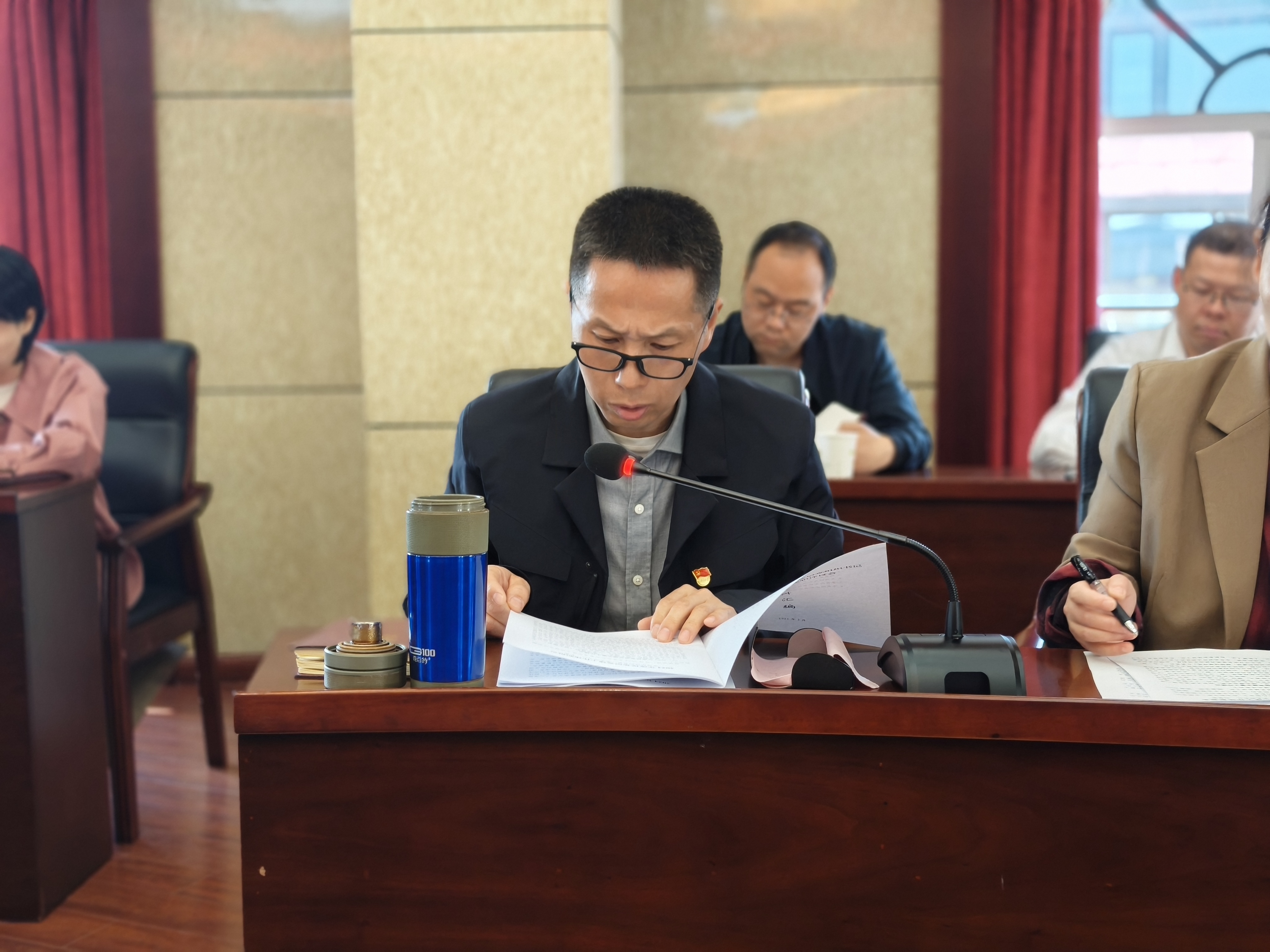 市社机关第1党支部书记：王震.jpg